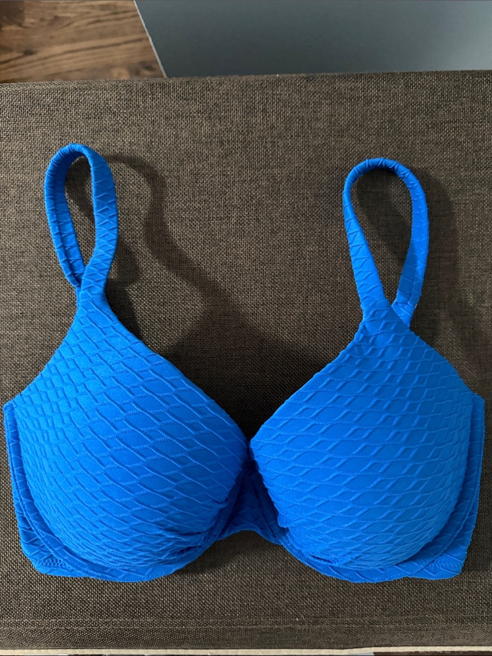 Victoria’s Secret Icon Push Up Bikini Top Shocking Blue 32DDD New without tags